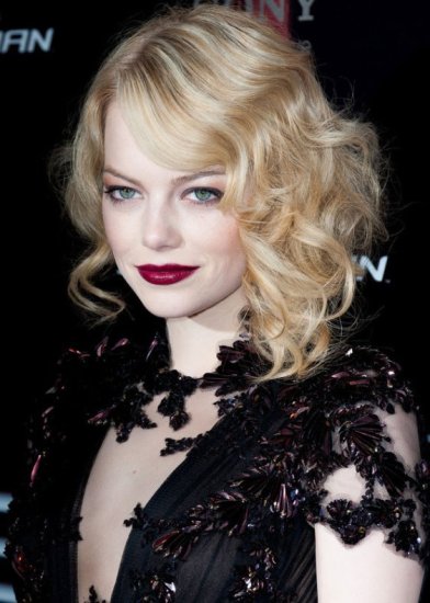 emma-stone-goes-for-red-carpet-vampish-look